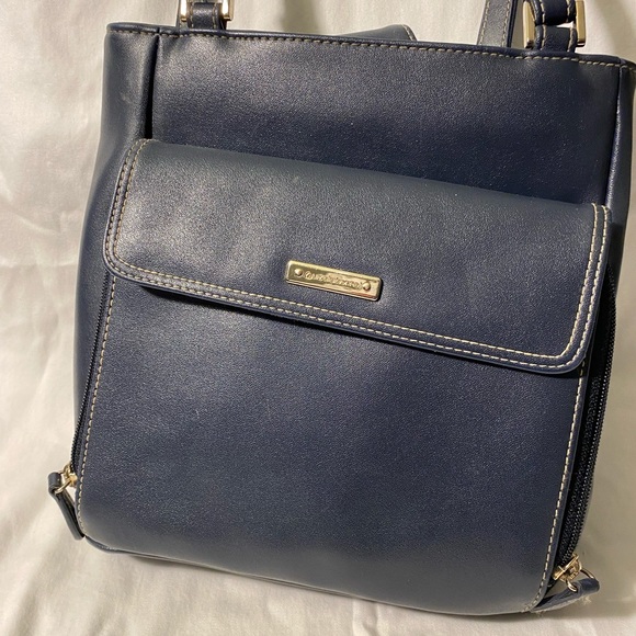 Liz Claiborne Navy blue hand bag. Gently used zip and snap closure - Picture 2 of 14